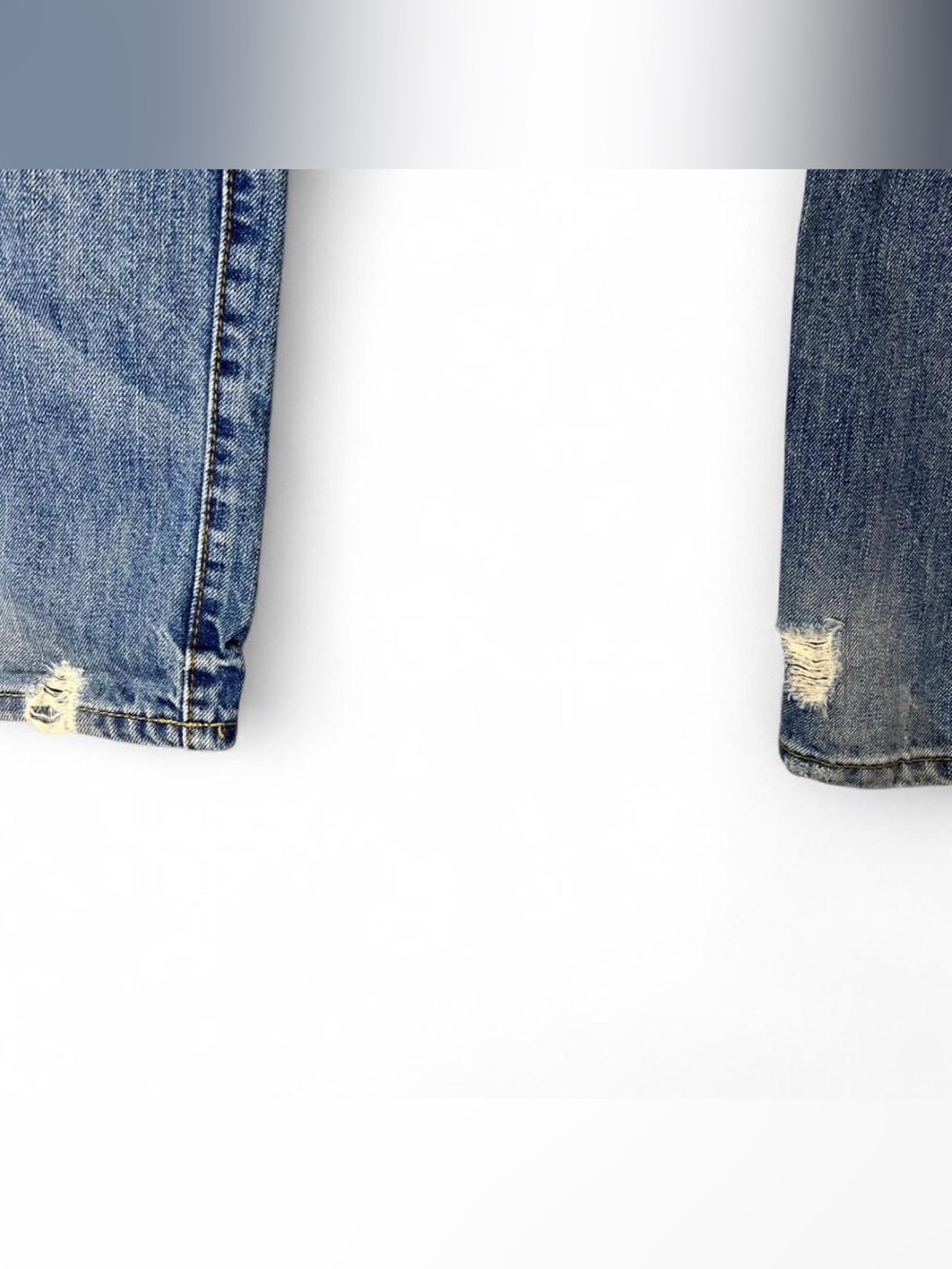 H&M Men's Distressed Washed Blue Straight Jeans - 4 Button Fly - Picture 4 of 5